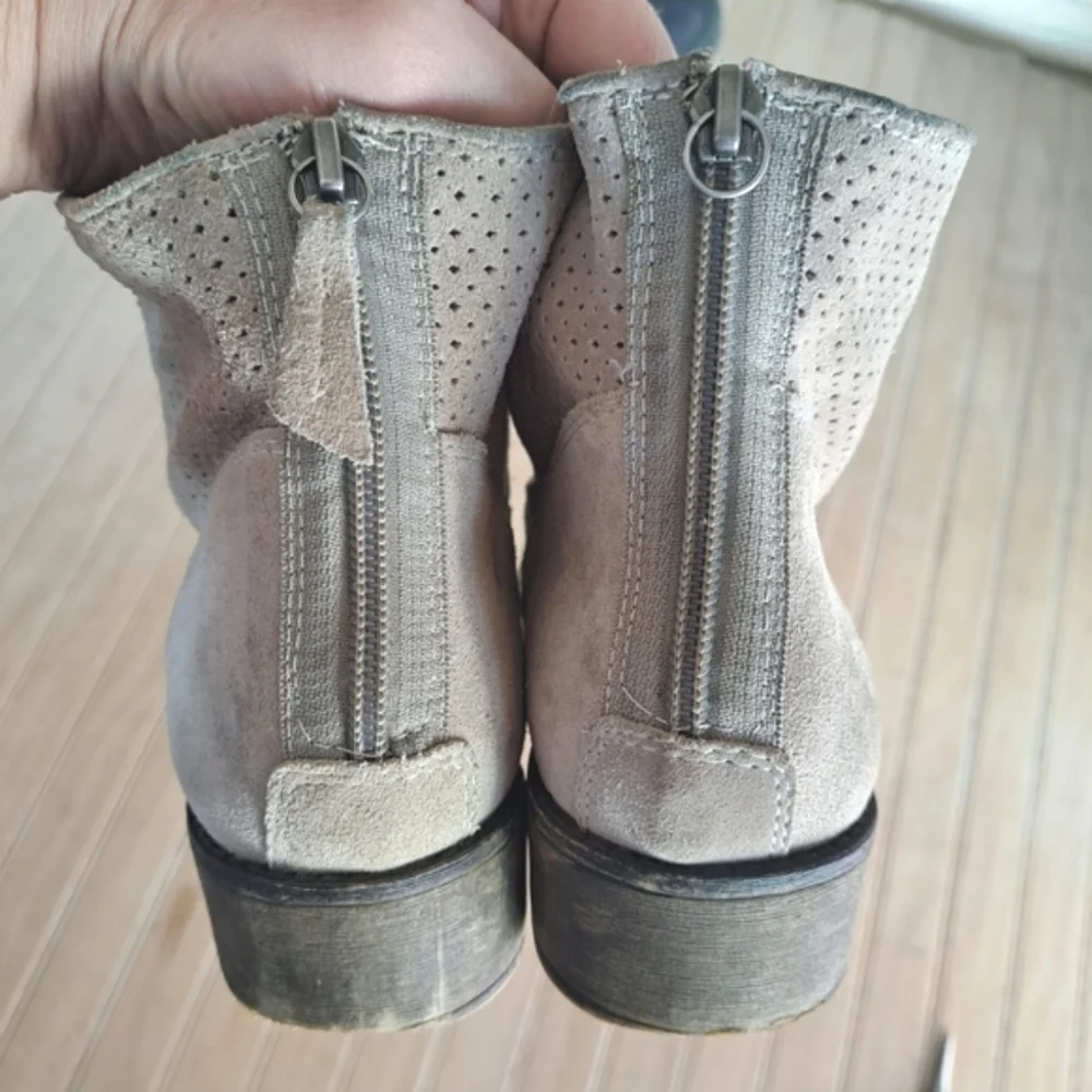 NINE West Bond Suede Leather Ankle Boots Taupe Perforated Causal Booties - Picture 6 of 12